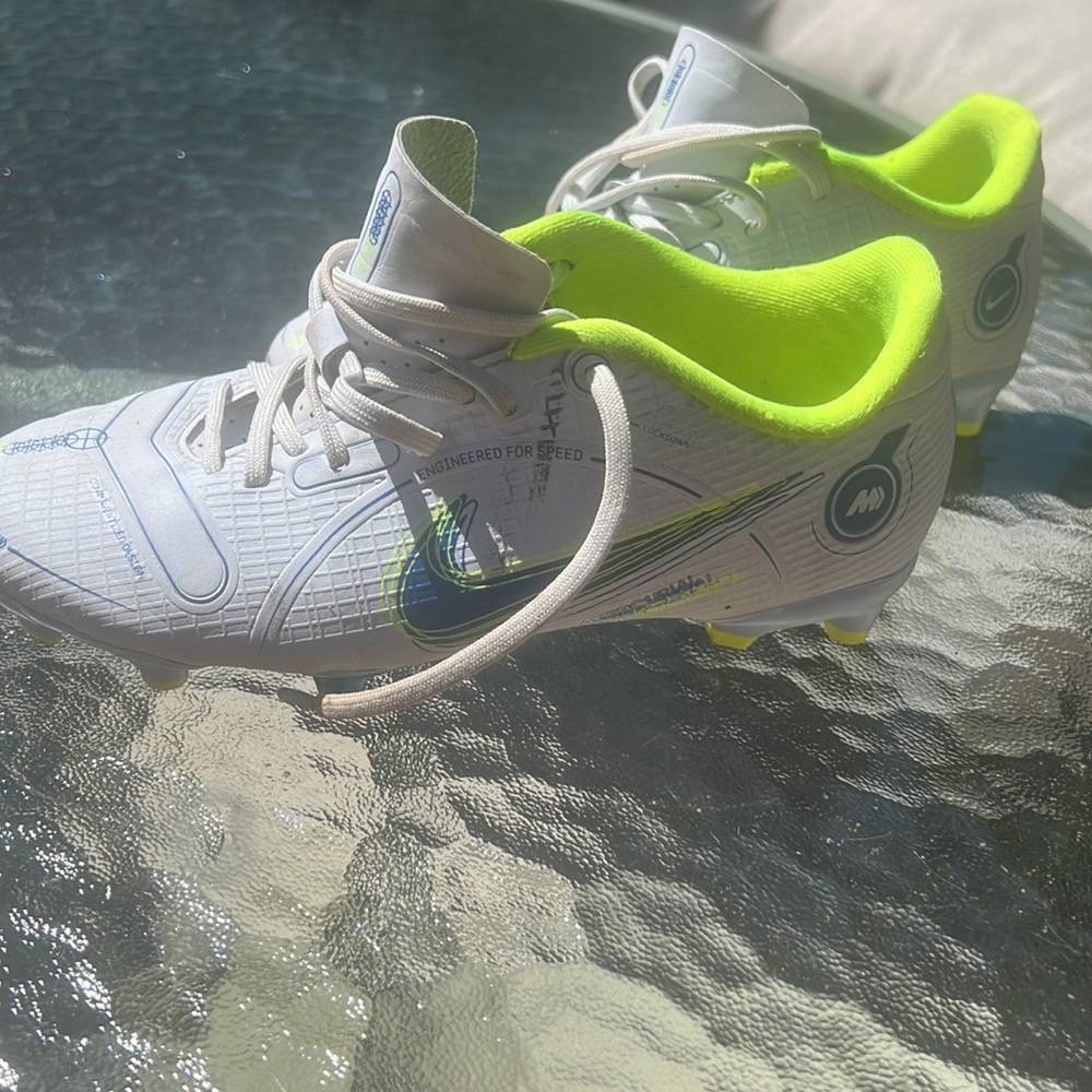 Used Nike youth mercurial soccer cleat